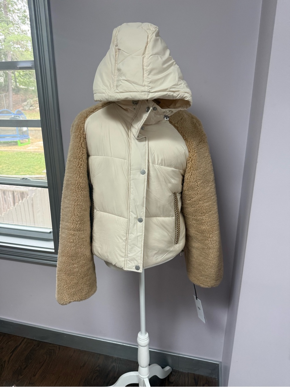 UGG Women's Mykah Puffer Jacket size L - Picture 5 of 10